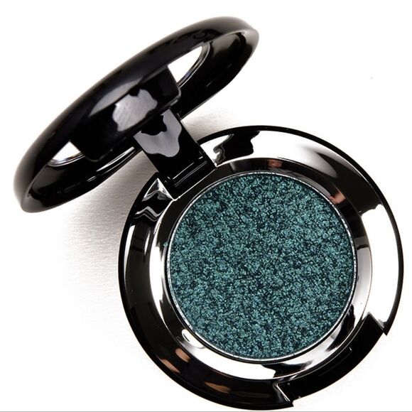MAC Dazzleshadow Metallic Eyeshadow- Emerald Cut - Shimmering Dark Green - Picture 4 of 17